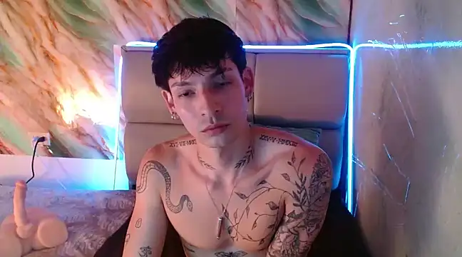 Snapshot of Apolo_Hidalgo01 chatting on March 18, 4:50 pm Apolo Hidalgo01 online show from March 18, 4:50 pm