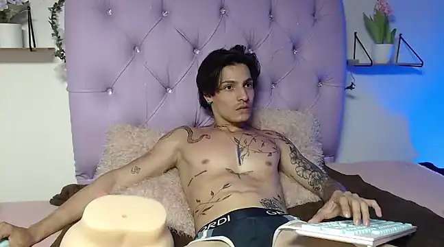 Snapshot of Apolo_Hidalgo01 chatting on February 18, 5:33 pm Apolo Hidalgo01 online show from February 18, 5:33 pm