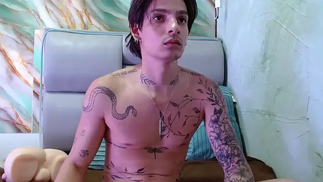 Snapshot of Apolo_Hidalgo01 chatting on February 23, 5:36 pm Apolo Hidalgo01 online show from February 23, 5:36 pm