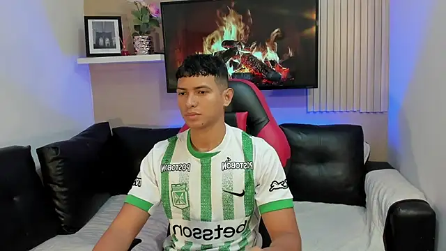 yei-sant online show from November 12, 3:45 am