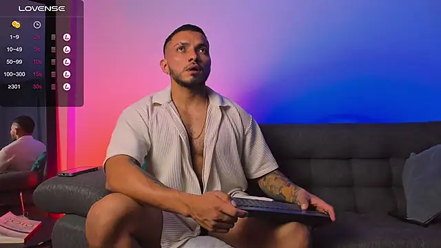 maximusclark1 online show from December 23, 2:24 am