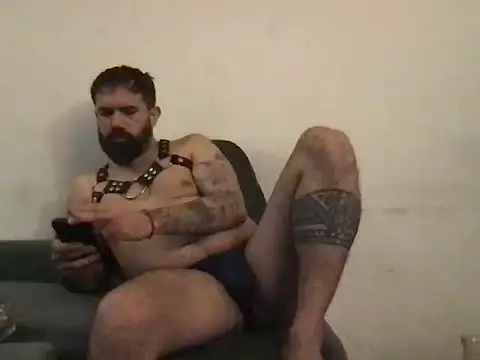 Snapshot of latin-35 chatting on October 16, 8:00 am latin-35 online show from October 16, 8:00 am