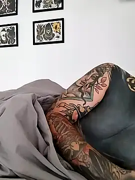 Snapshot of tattooedtwc chatting on October 1, 8:29 am tattooedtwc online show from October 1, 8:29 am