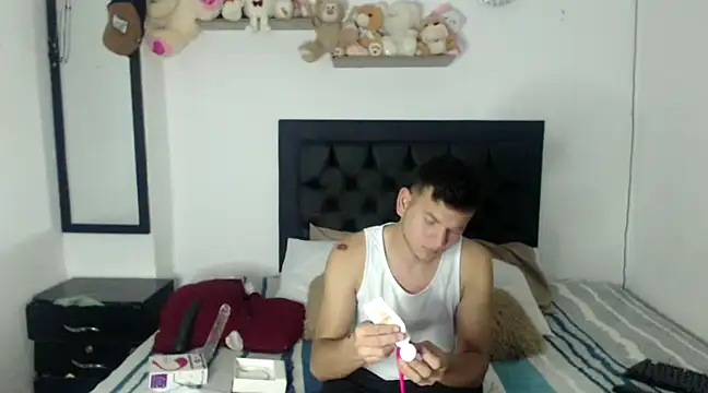 Snapshot of Latin_Boy24 chatting on February 21, 3:12 am Latin Boy24 online show from February 21, 3:12 am