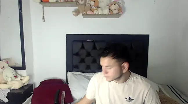 Snapshot of Latin_Boy24 chatting on February 28, 12:21 am Latin Boy24 online show from February 28, 12:21 am