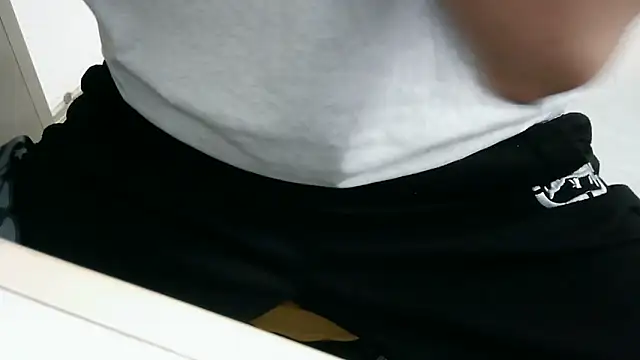 Snapshot of XiaoGuoGuo284512 chatting on January 31, 8:43 am XiaoGuoGuo284512 online show from January 31, 8:43 am