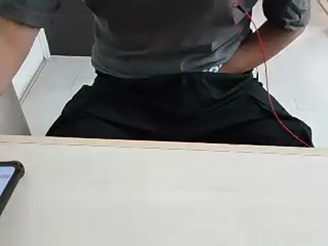 Snapshot of XiaoGuoGuo284512 chatting on January 1, 8:02 am XiaoGuoGuo284512 online show from January 1, 8:02 am