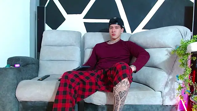 JUSTIN FULLER1 online show from November 20, 8:40 pm