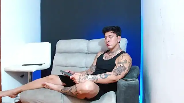 JUSTIN FULLER1 online show from April 4, 12:07 am