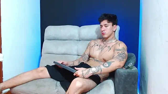 JUSTIN FULLER1 online show from May 25, 1:45 am
