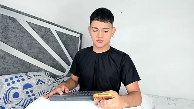 ander deimond  online show from February 25, 4:21 pm