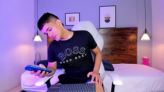 ander deimond  online show from February 10, 1:44 pm