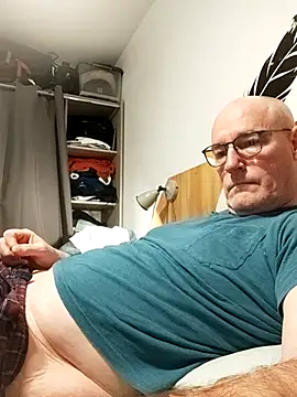 bogland33 online show from February 2, 8:39 pm