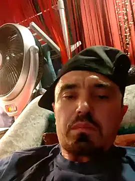 Snapshot of HungJonny99 chatting on March 1, 8:42 pm HungJonny99 online show from March 1, 8:42 pm