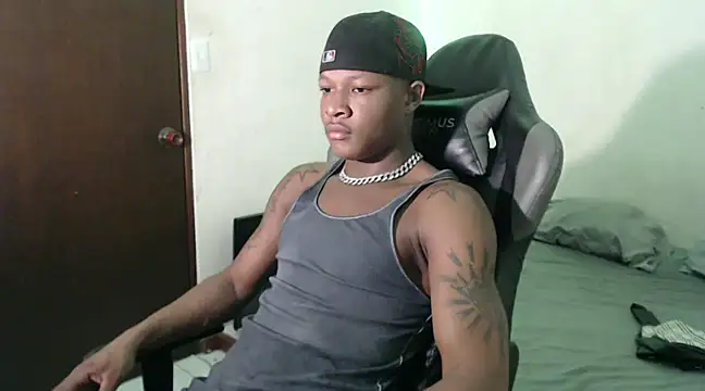 Snapshot of Alid_17 chatting on January 19, 7:47 pm Alid 17 online show from January 19, 7:47 pm