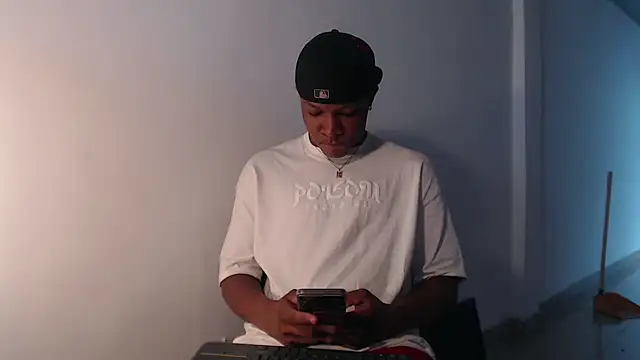 Snapshot of Alid_17 chatting on March 12, 8:52 pm Alid 17 online show from March 12, 8:52 pm