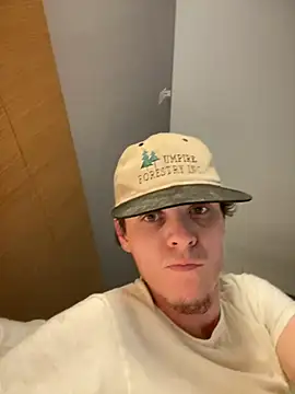 Snapshot of devinshd chatting on December 23, 8:00 am devinshd online show from December 23, 8:00 am