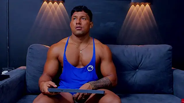 Snapshot of CallumMuscle chatting on February 11, 4:55 am CallumMuscle online show from February 11, 4:55 am