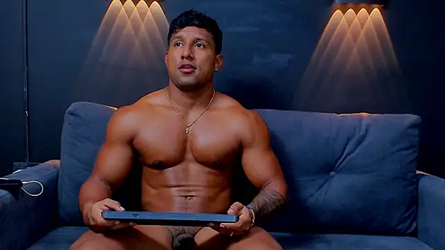 Snapshot of CallumMuscle chatting on February 24, 6:27 am CallumMuscle online show from February 24, 6:27 am