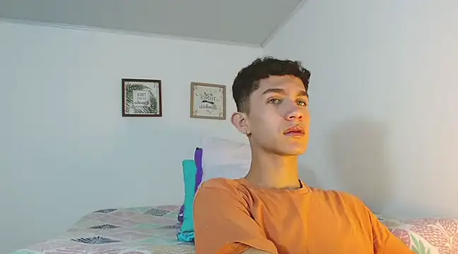 Noah tyler  online show from December 10, 7:54 pm