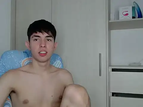 Snapshot of Andy_hot19 chatting on October 26, 4:09 pm Andy hot19 online show from October 26, 4:09 pm