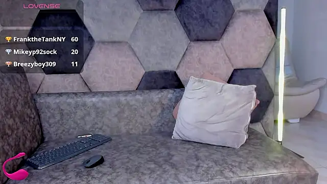 Latrellx7 online show from January 9, 4:18 am