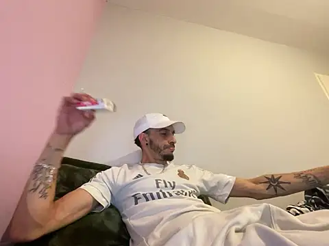 Rebeu313 online show from April 19, 3:17 am