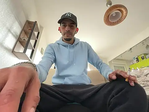 Rebeu313 online show from March 12, 1:40 pm