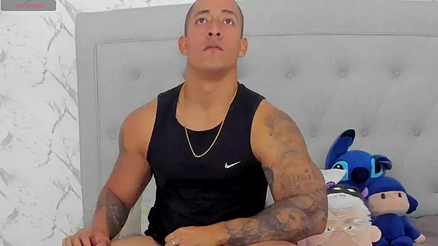 luigiferrara online show from April 4, 8:50 pm