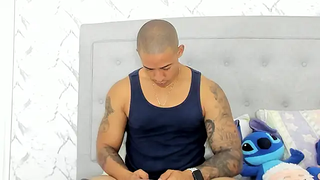 luigiferrara online show from December 17, 10:43 pm