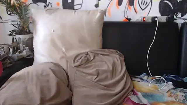 roystonee01 online show from March 19, 10:57 pm