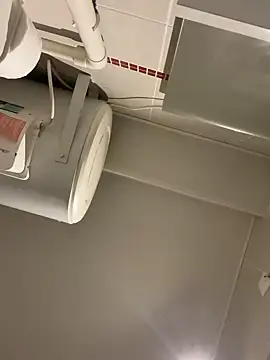 Snapshot of lescro95_ chatting on October 20, 4:22 pm lescro95 online show from October 20, 4:22 pm