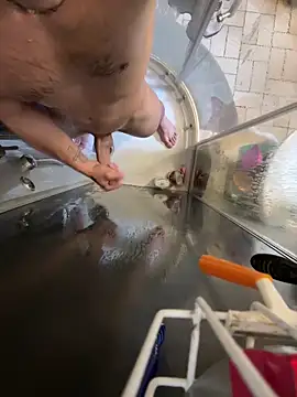 Snapshot of lescro95_ chatting on October 15, 1:52 pm lescro95 online show from October 15, 1:52 pm