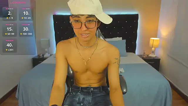 Snapshot of Dark_hairy_ chatting on January 7, 2:54 am Dark hairy  online show from January 7, 2:54 am