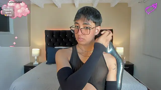 Snapshot of Dark_hairy_ chatting on March 7, 2:01 pm Dark hairy  online show from March 7, 2:01 pm