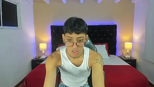 Snapshot of Dark_hairy_ chatting on December 4, 2:31 am Dark hairy  online show from December 4, 2:31 am
