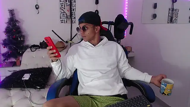 Leonard Price online show from February 9, 3:22 am