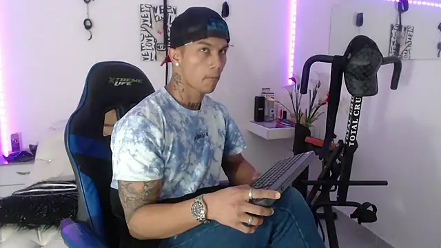 Leonard Price online show from February 25, 1:52 am