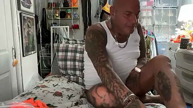 joeytatts66 online show from December 3, 4:18 am