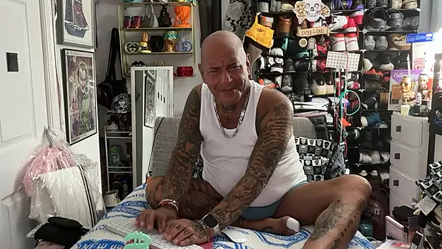 joeytatts66 online show from February 6, 2:52 am