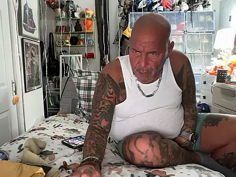 joeytatts66 online show from December 5, 2:07 am