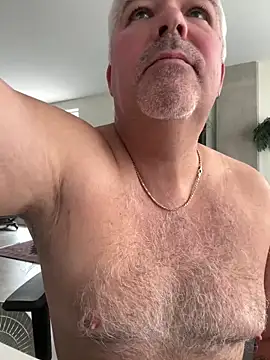 Snapshot of aarosteev2 chatting on March 11, 2:18 pm aarosteev2 online show from March 11, 2:18 pm