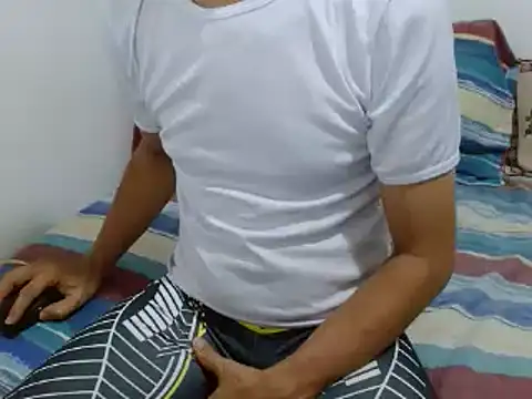 Snapshot of goten-770 chatting on February 12, 8:50 pm goten-770 online show from February 12, 8:50 pm