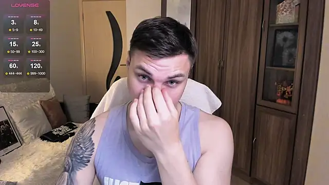 handsome guy01 online show from September 28, 7:34 pm