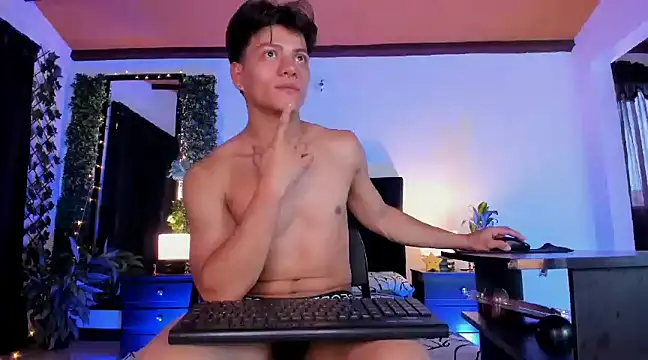 Snapshot of Valentino__X chatting on February 1, 6:51 pm Valentino  X online show from February 1, 6:51 pm
