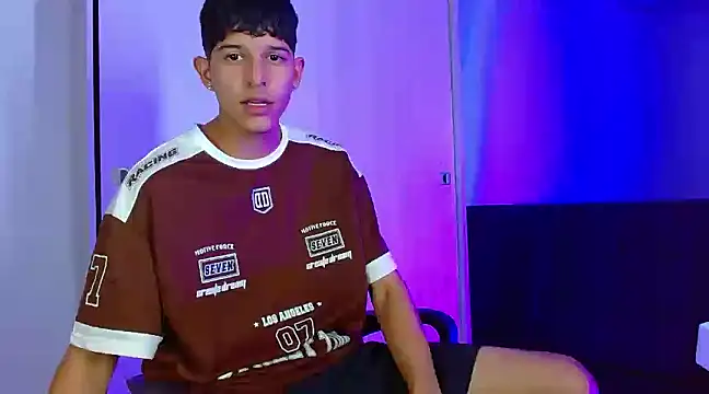 LiamGadiell online show from December 25, 3:40 am