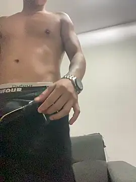 Snapshot of LCarreraa chatting on March 8, 6:30 am LCarreraa online show from March 8, 6:30 am