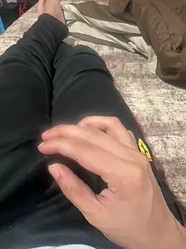 Snapshot of sonug0912 chatting on December 18, 12:32 am sonug0912 online show from December 18, 12:32 am