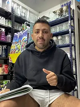 JuanZapata33 online show from February 8, 9:41 pm