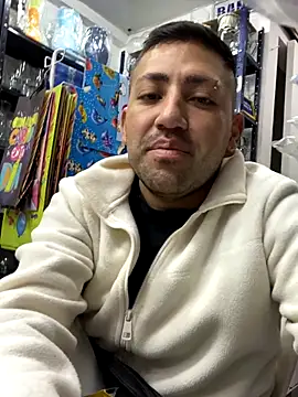 JuanZapata33 online show from November 5, 10:12 pm